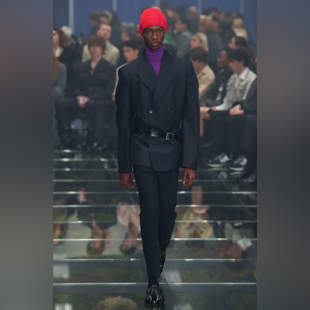 NWT Prada Logo Runway FW24 Stretch Nylon Beanie with Ribbed Design in Rosso Red - Picture 3 of 14